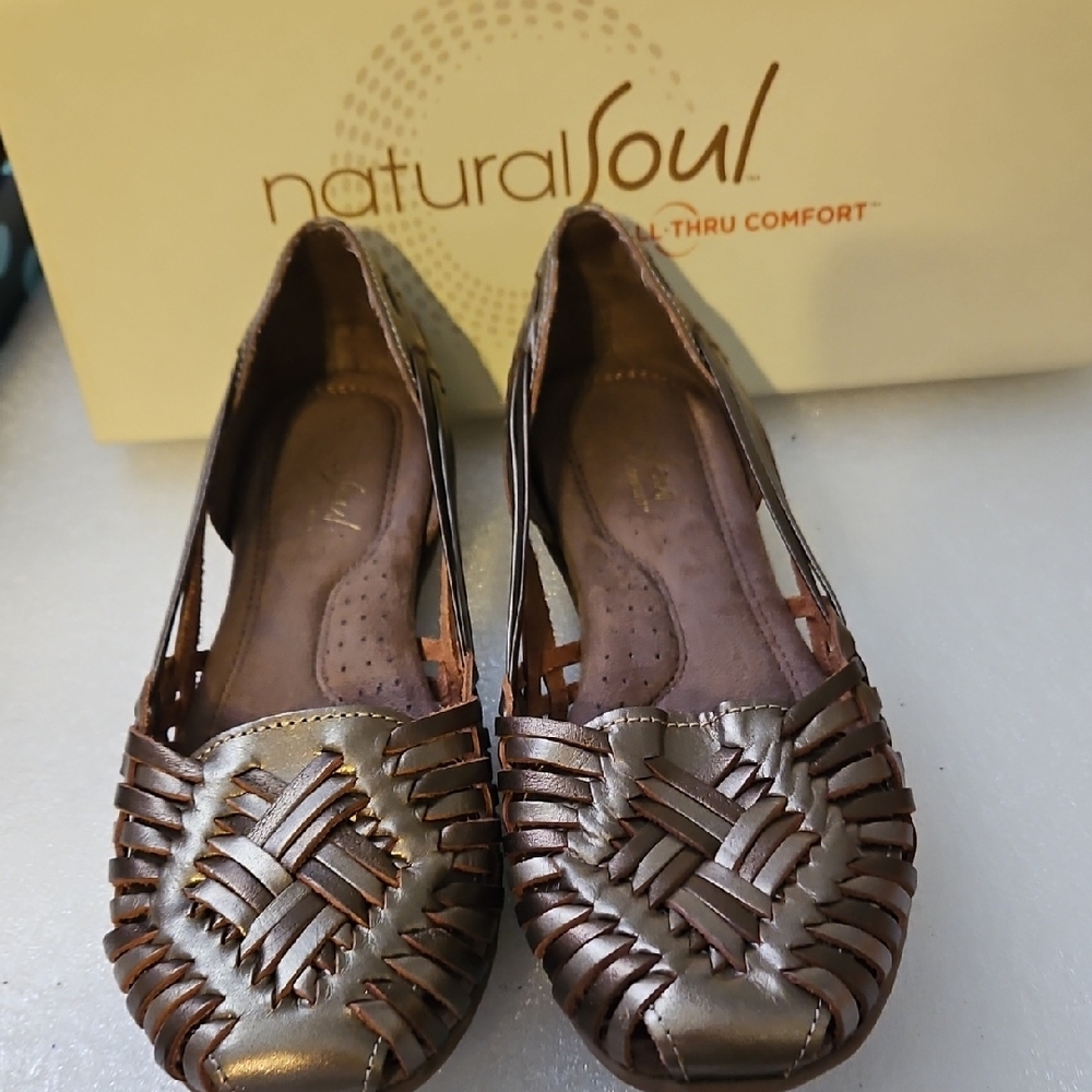 New In Box Natural Soul Women's Metallic Brown Loafers 6.5